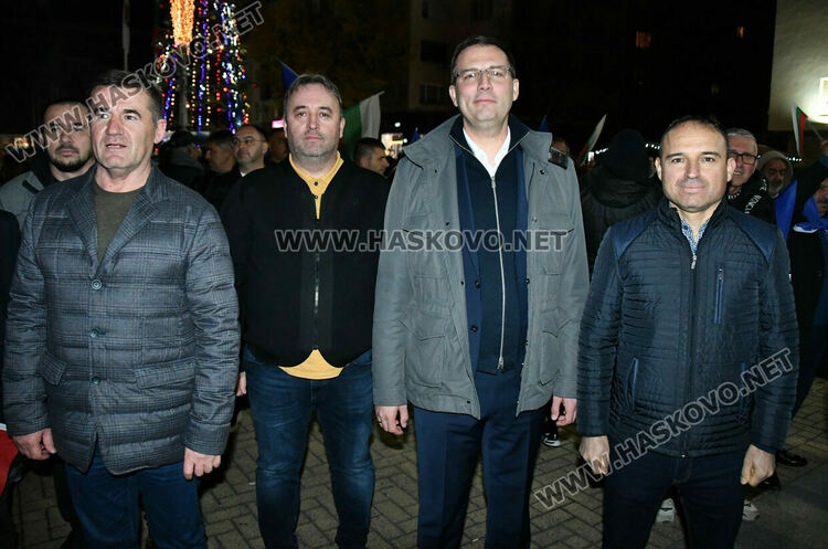 Протест „Не на омразата“ се проведе в Хасково, огласен от патриотични песни