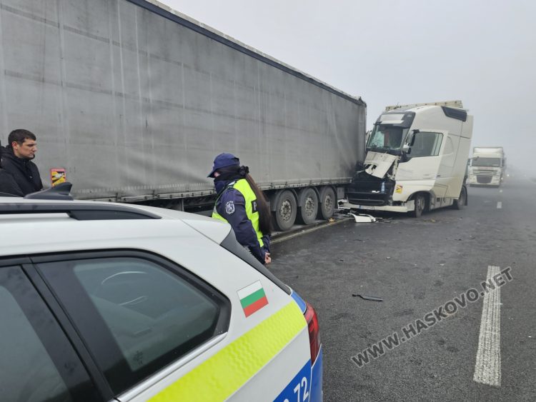 Два камиона се сблъскаха на АМ „Марица“ в километрична опашка преди границата с Турция