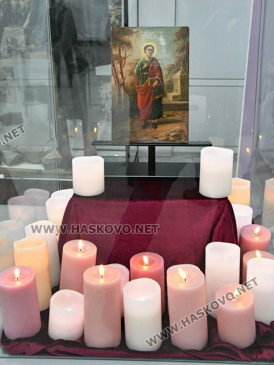 Показаха за пръв път уникална икона от параклиса на Десети Родопски полк в РИМ Хасково