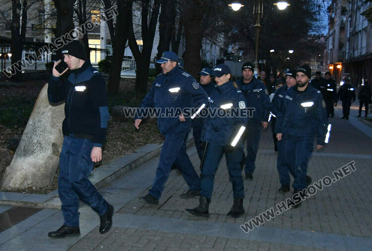 Стотици скандираха „Оставка“ и поискаха европейско бъдеще за България без Борисов и Пеевски