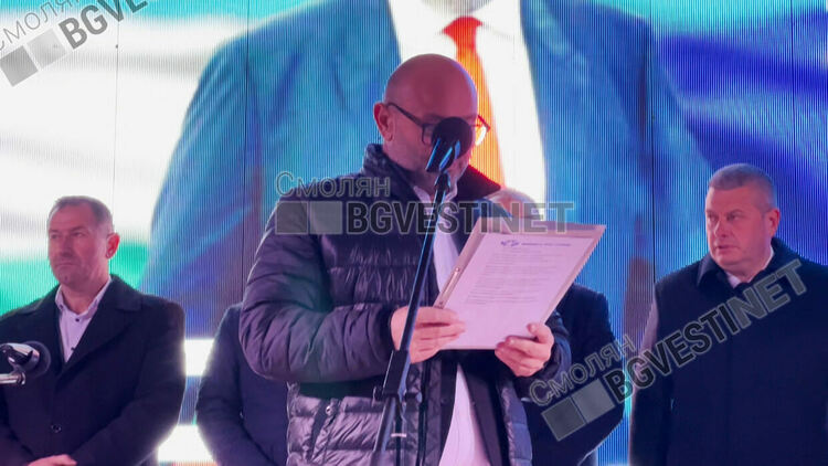 Привърженици на ДПС – Ново начало от съседни общини подкрепиха правителството с митинг в центъра на Смолян