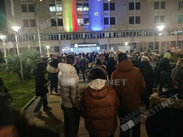 И в Кърджали поискаха оставката на правителството