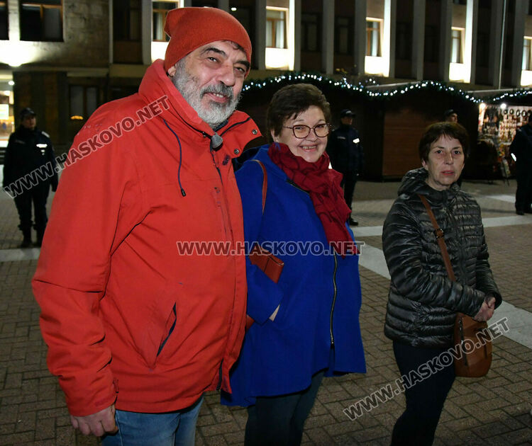 Стотици скандираха „Оставка“ и поискаха европейско бъдеще за България без Борисов и Пеевски