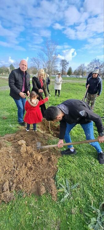 Деца и младежи от Сирия и Ирак засадиха нови дръвчета в РПЦ-Харманли