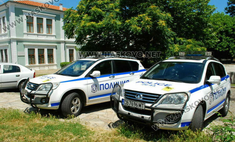 Хванаха двама 16-годишни за фалшив сигнал за бомба в полицията в Харманли  