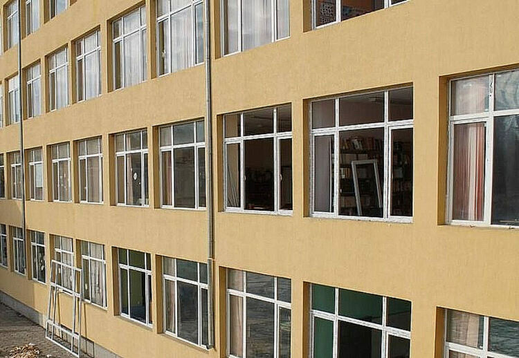  Спорна идея на МОН: По-малко чужди езици в гимназиите, повече часове по БЕЛ и математика