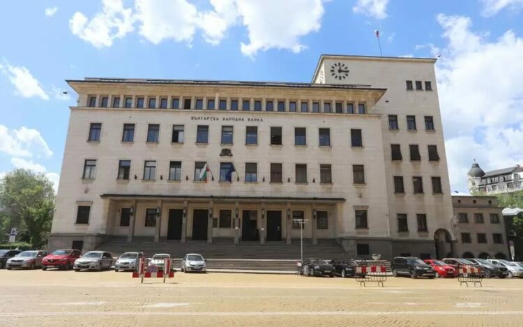 БНБ ще продава извънредно две съботи пакети с евромонети