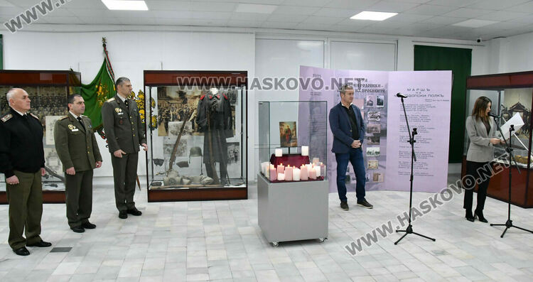 Показаха за пръв път уникална икона от параклиса на Десети Родопски полк в РИМ Хасково