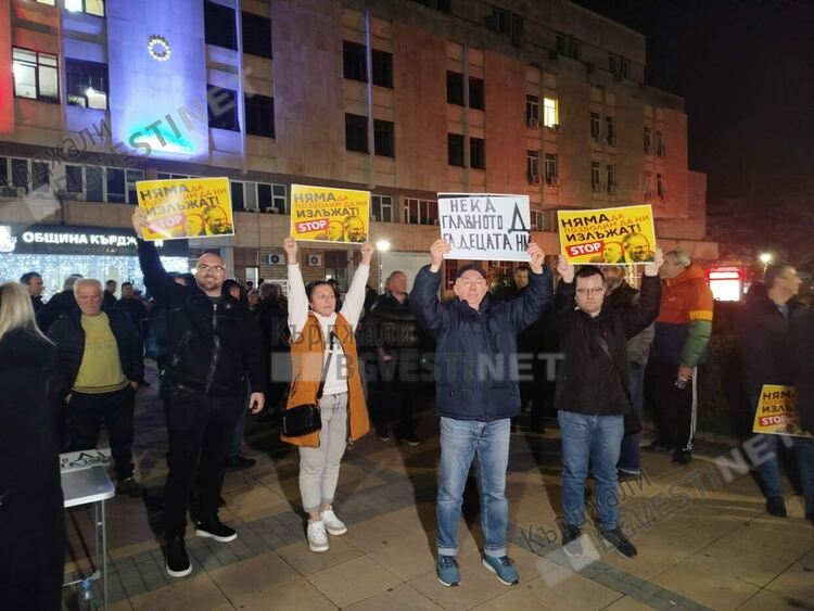 И в Кърджали поискаха оставката на правителството