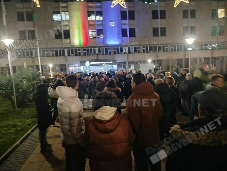 И в Кърджали поискаха оставката на правителството