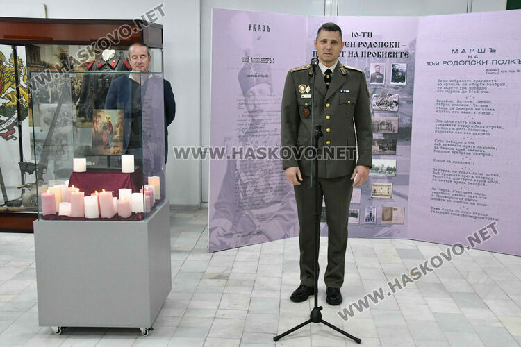 Показаха за пръв път уникална икона от параклиса на Десети Родопски полк в РИМ Хасково