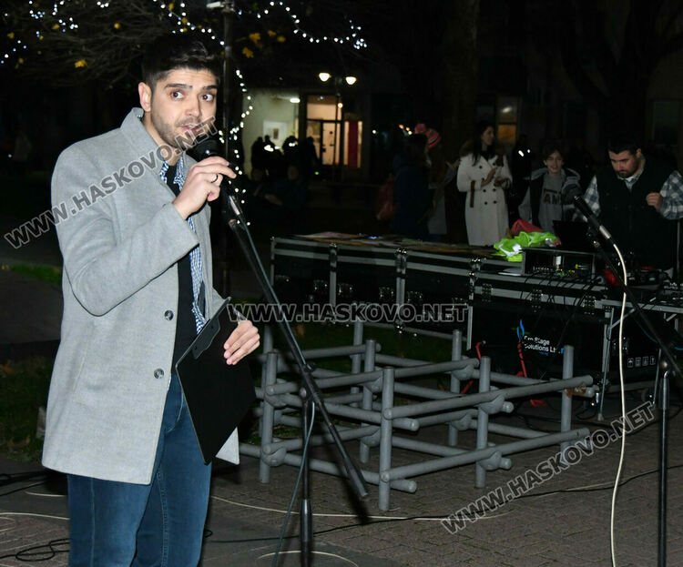 Стотици скандираха „Оставка“ и поискаха европейско бъдеще за България без Борисов и Пеевски