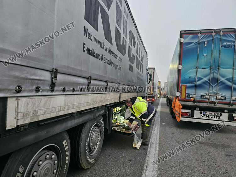 Опашката от тирове достигна 10 км преди ГКПП Капитан Андреево