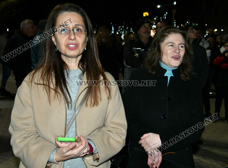 Стотици скандираха „Оставка“ и поискаха европейско бъдеще за България без Борисов и Пеевски