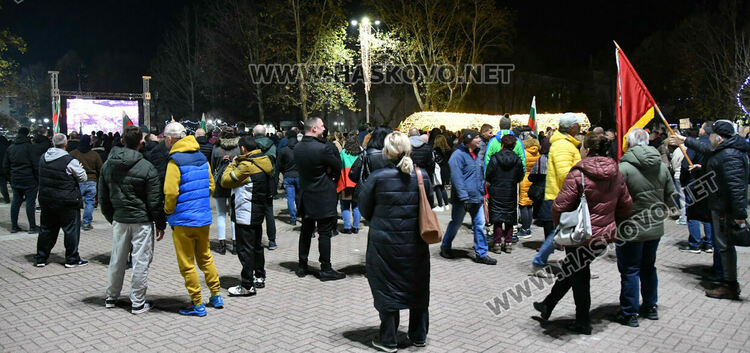 Стотици скандираха „Оставка“ и поискаха европейско бъдеще за България без Борисов и Пеевски