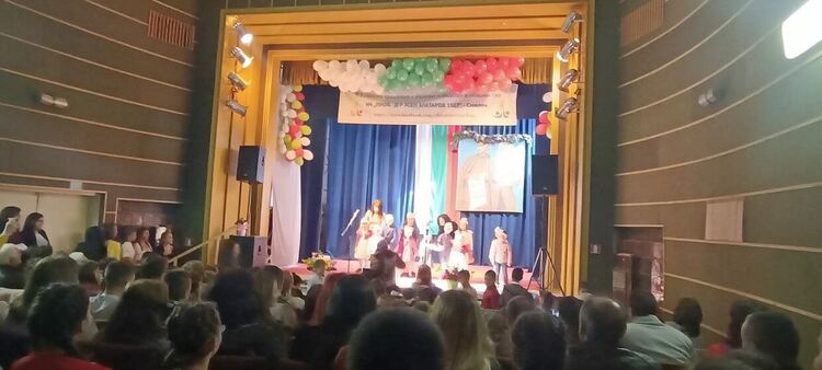 Коледна магия в Смилян: Благотворителен базар за обновяване на читалището