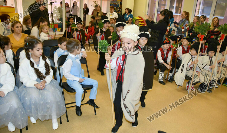 Първите коледарчета дойдоха в Хасково за фестивал „Коледарче“