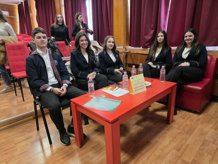 Учениците от СУ „Йордан Йовков“ се изправиха пред предизвикателство в първия междучилищен дебат по проект „Заедно можем повече“