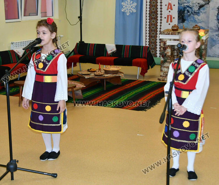 Първите коледарчета дойдоха в Хасково за фестивал „Коледарче“