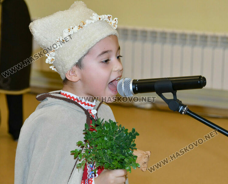 Първите коледарчета дойдоха в Хасково за фестивал „Коледарче“