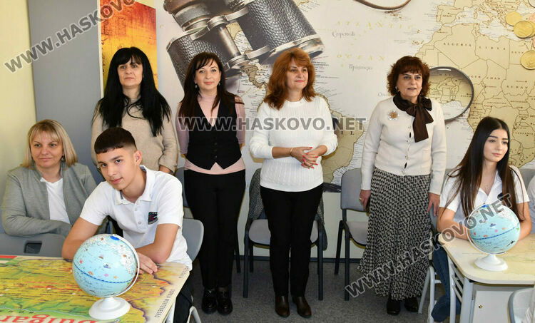 Откриха модерен кабинет по география и икономика в ПГТ „Александър Паскалев“ 