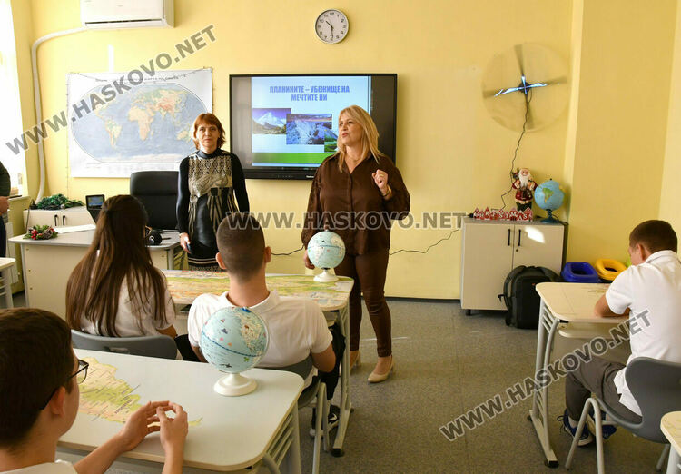Откриха модерен кабинет по география и икономика в ПГТ „Александър Паскалев“ 