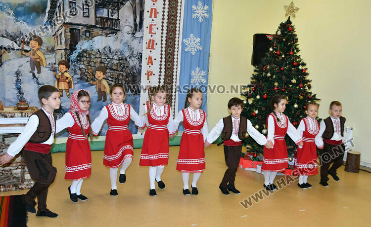 Първите коледарчета дойдоха в Хасково за фестивал „Коледарче“