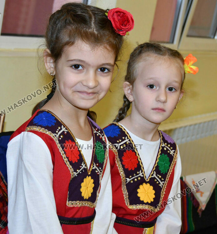 Първите коледарчета дойдоха в Хасково за фестивал „Коледарче“