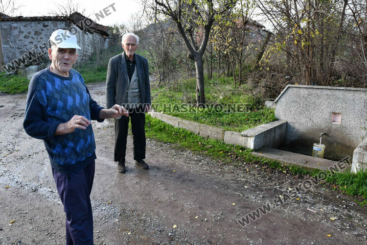 87-годишен иска да възстанови улична чешма в Долно Брястово 