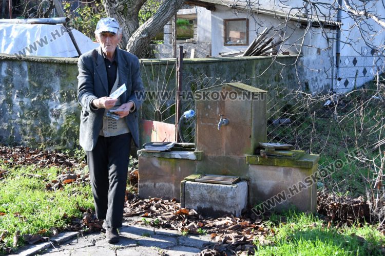 87-годишен иска да възстанови улична чешма в Долно Брястово 