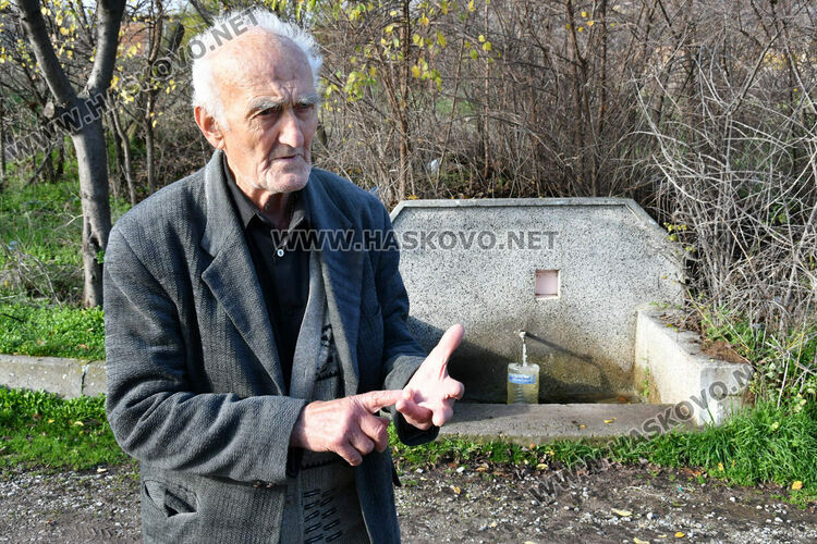 87-годишен иска да възстанови улична чешма в Долно Брястово 
