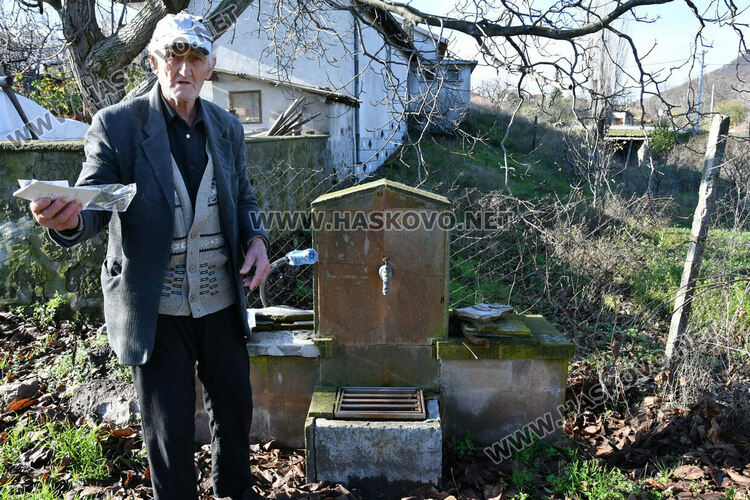 87-годишен иска да възстанови улична чешма в Долно Брястово 