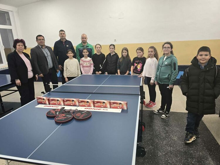 Посолството на Китай дари тенис маса на Община Девин, предоставена на СУ „Христо Ботев“