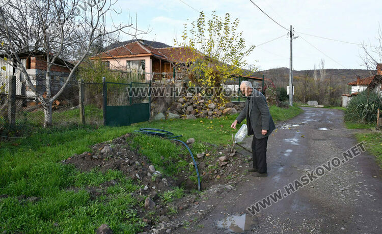 87-годишен иска да възстанови улична чешма в Долно Брястово 