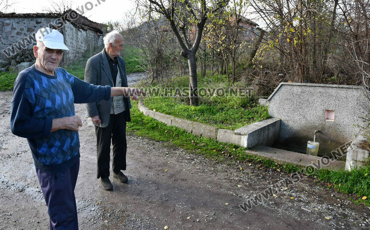87-годишен иска да възстанови улична чешма в Долно Брястово 