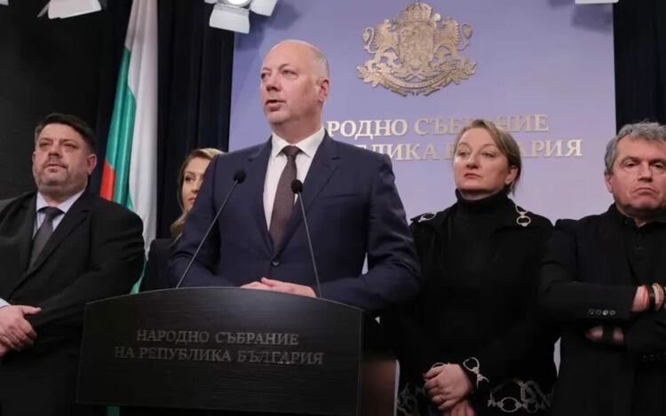 Парламентът гласува оставката на кабинета „Желязков“