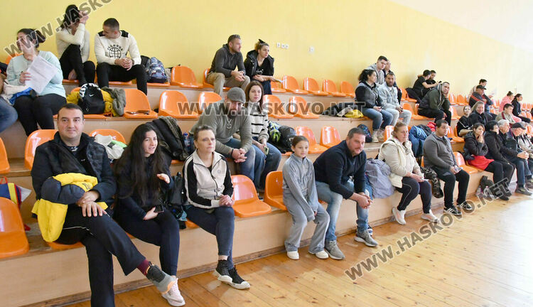 Турнир по футбол за деца „Купа Хасково 2025“ започна в спортна зала „Спартак“