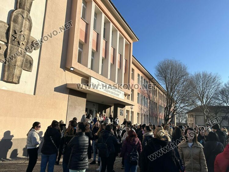 Около 400 деца се явиха на Коледно математическо състезание в Хасково