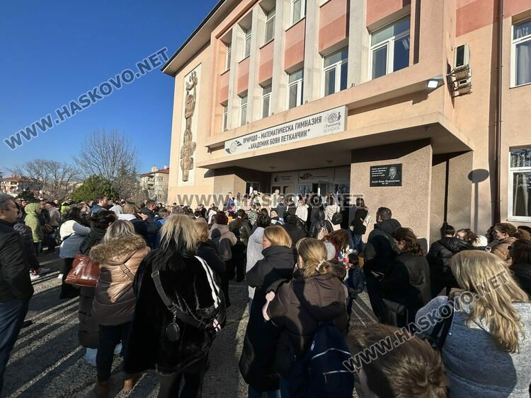 Около 400 деца се явиха на Коледно математическо състезание в Хасково