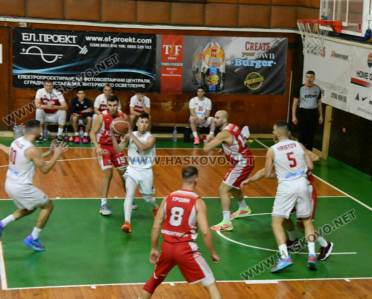 Баскетболният &bdquo;Хасково&ldquo; завърши годината с успех