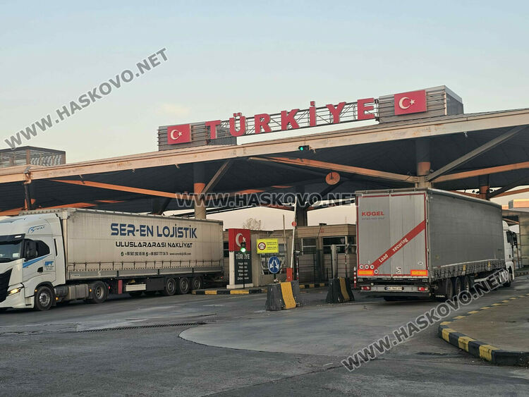 Близо 30 км е опашката от камиони преди граничния пункт &bdquo;Капитан Андреево&ldquo; 