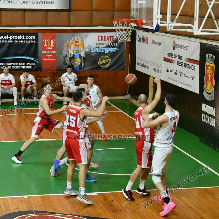 Баскетболният &bdquo;Хасково&ldquo; завърши годината с успех