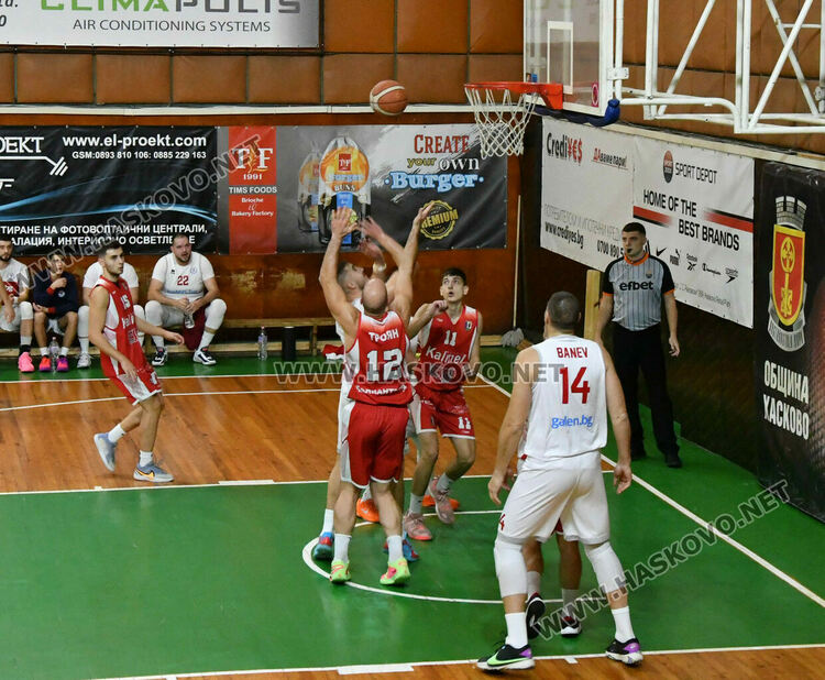 Баскетболният &bdquo;Хасково&ldquo; завърши годината с успех