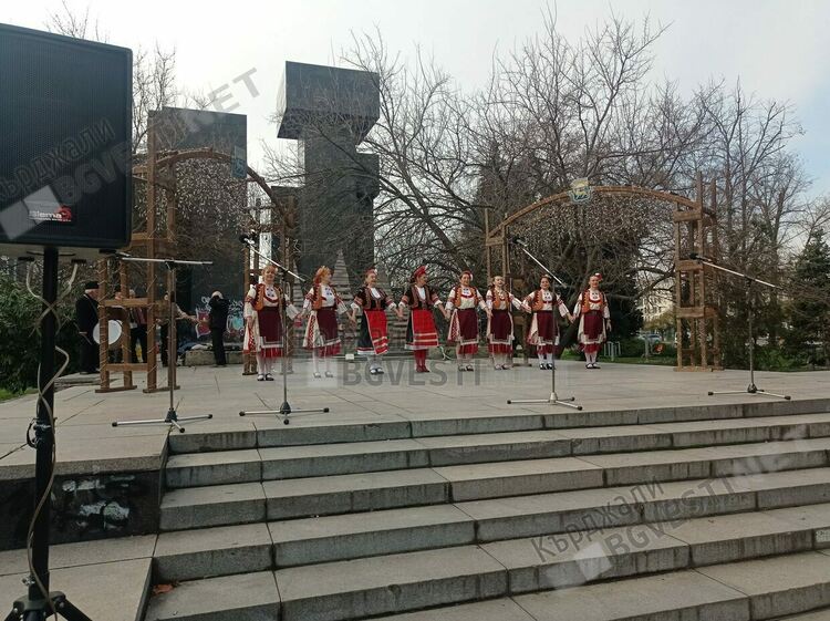 Тракийци зарадваха Кърджали с Коледен концерт