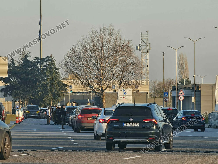 Близо 30 км е опашката от камиони преди граничния пункт &bdquo;Капитан Андреево&ldquo; 