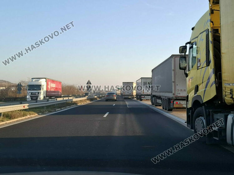 Близо 30 км е опашката от камиони преди граничния пункт &bdquo;Капитан Андреево&ldquo; 