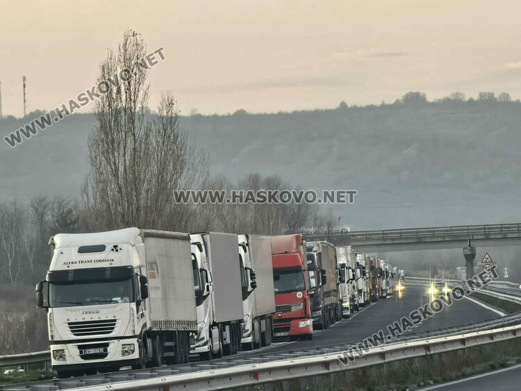 Близо 30 км е опашката от камиони преди граничния пункт &bdquo;Капитан Андреево&ldquo; 