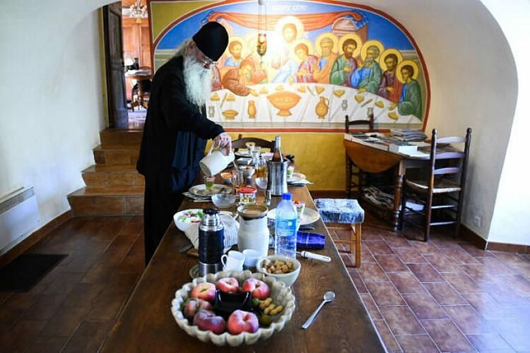 Какво ядат монасите от Света гора по време на Коледните пости