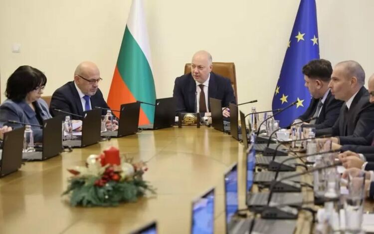 Правителството в оставка внесе днес в Народното събрание т.нар. удължителен закон за бюджета.