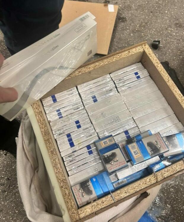 Откриха 166 800 цигари в камион и микробус 